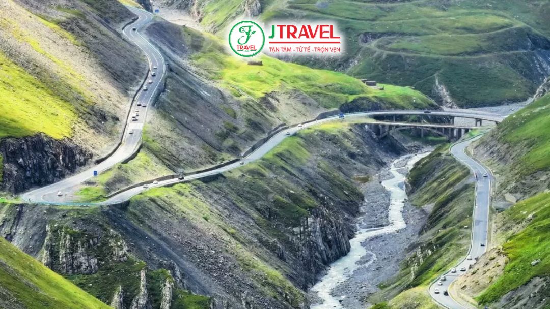 Đường Duku nối Nam – Bắc Tân Cương xuyên dãy Thiên Sơn