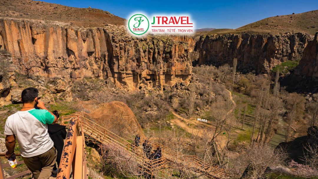 Du khách bắt đầu hành trình tại Ihlara valley