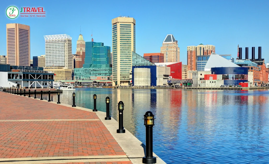 Hoạt động ven cảng Inner Harbour, Victoria