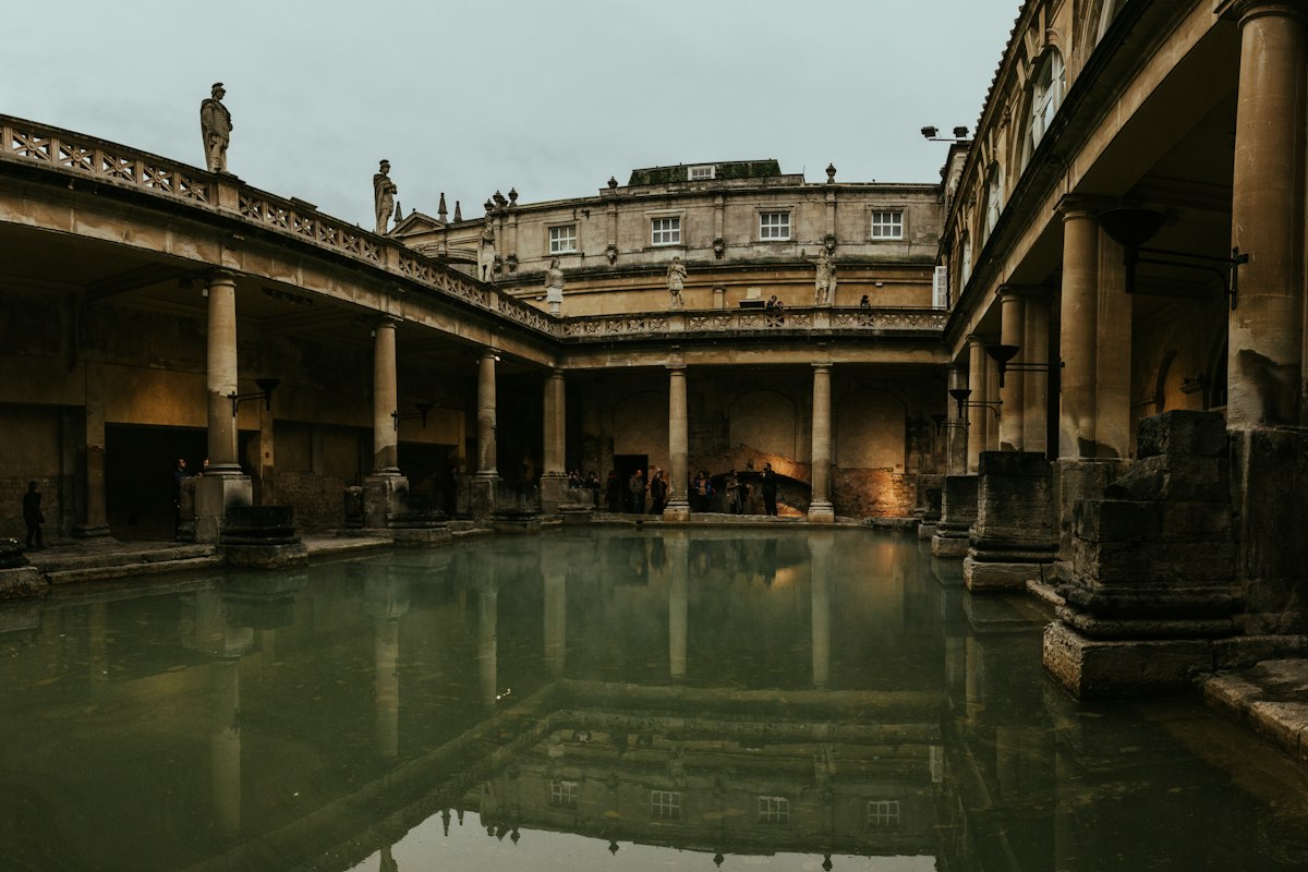 Hồ tắm La Mã cổ trong quần thể Roman Baths, thành phố Bath