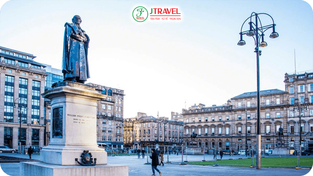 Tượng William Ewart Gladstone – Vị Thủ tướng được mệnh danh là “Tiếng nói của lương tri quốc gia”