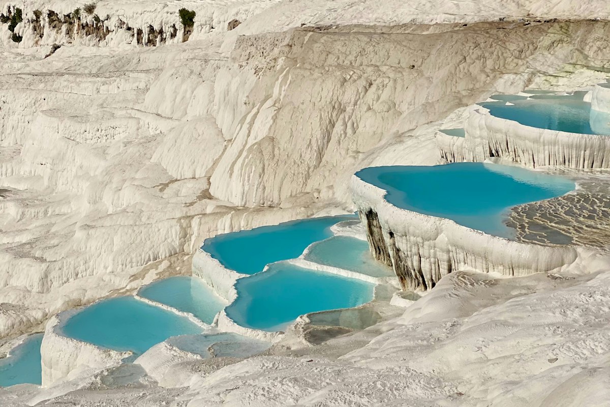 Bậc thềm đá vôi trắng ở Pamukkale