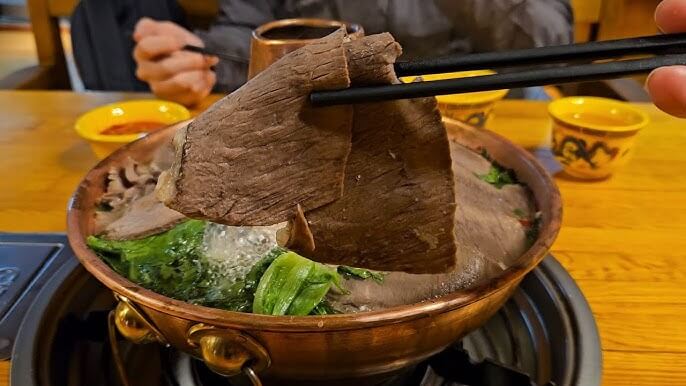 Lẩu bò Yak - Món ăn nổi tiếng khi du lịch Á Đinh Đạo Thành