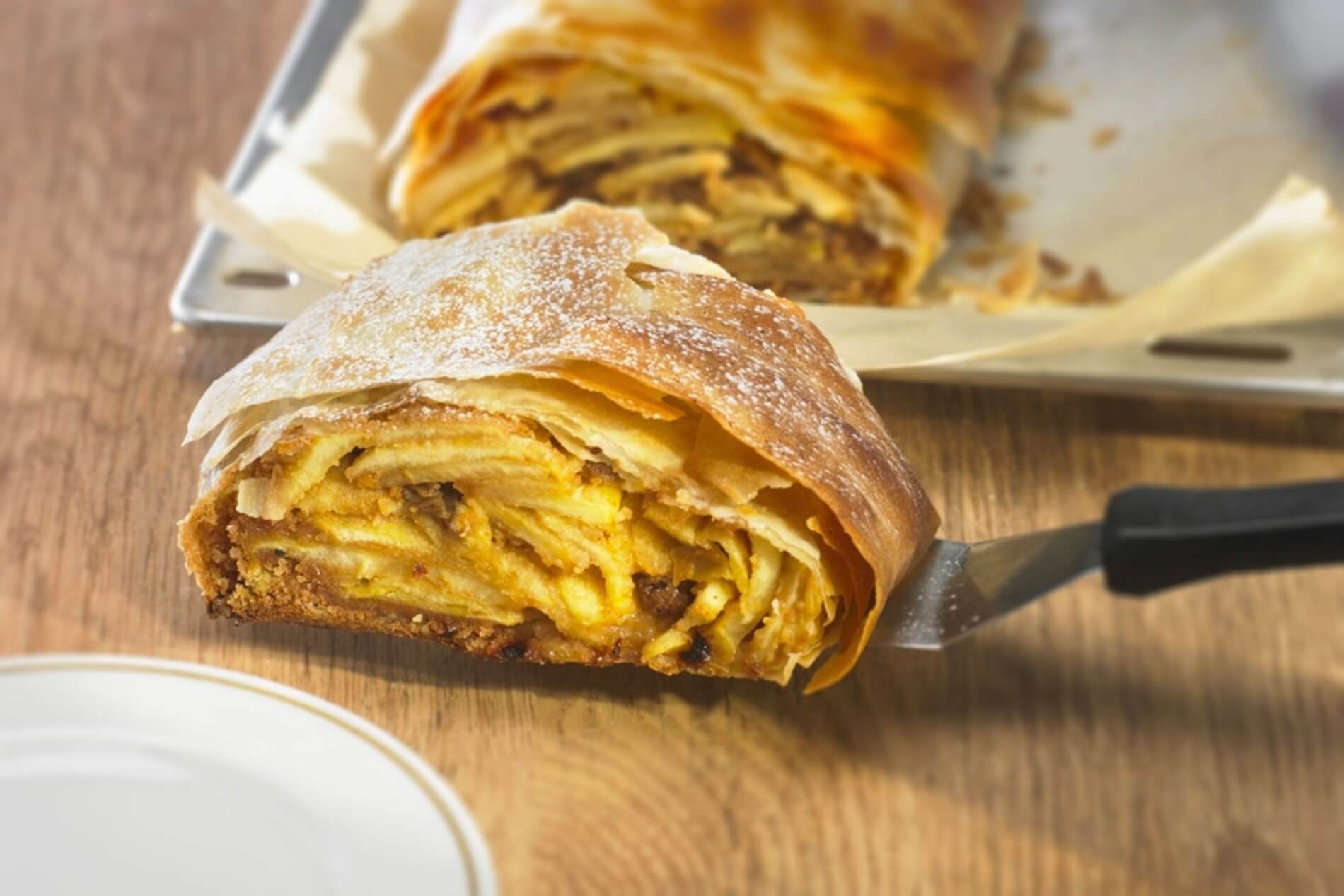 Apfelstrudel – Bánh Táo Strudel (ảnh internet)'