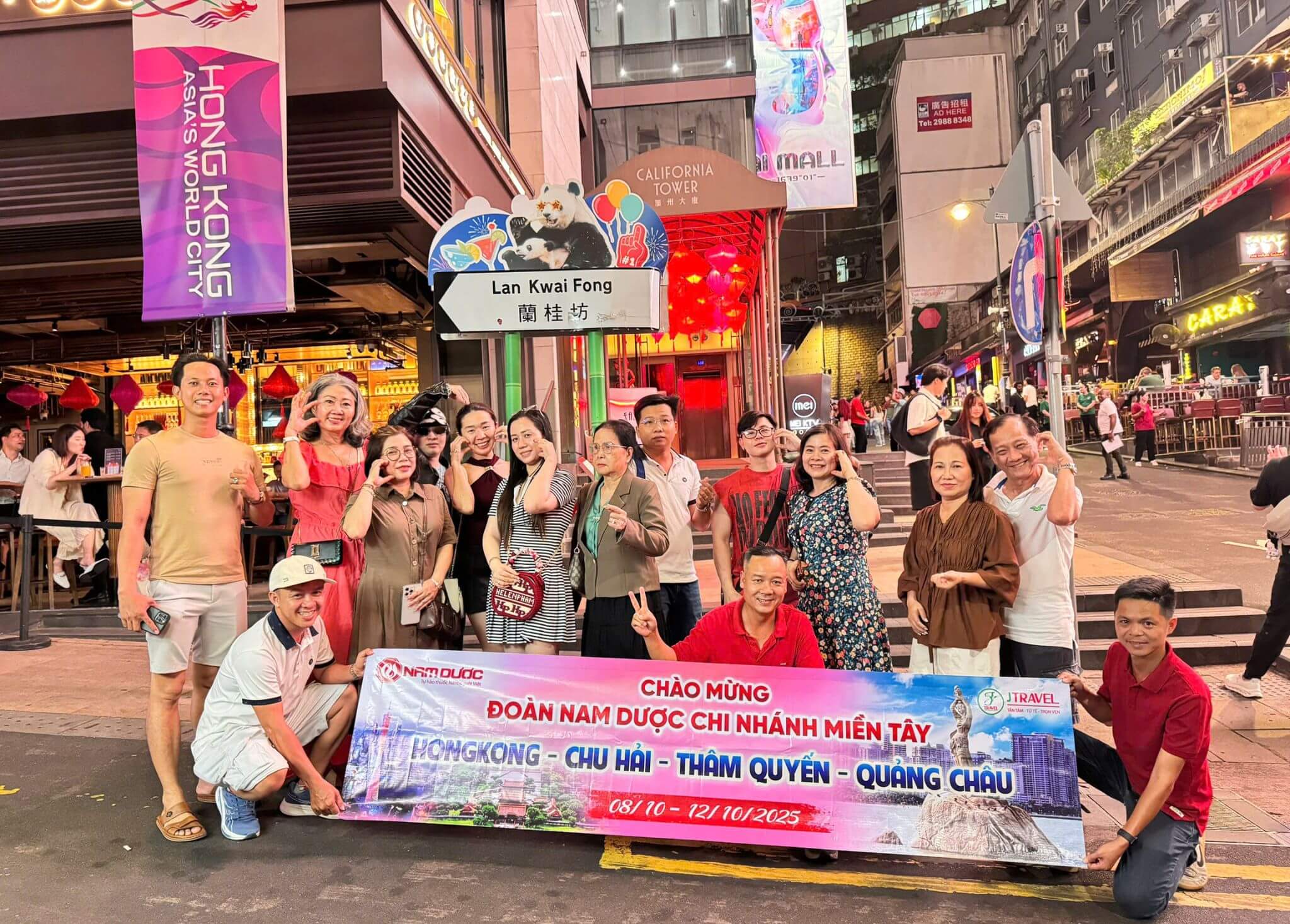 Đoàn Nam Dược Check-in Tại Hồng Kông