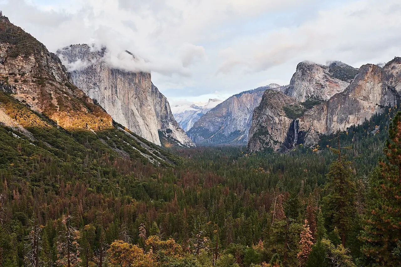 Thung lũng Yosemite nhìn từ Tunnel View, công viên quốc gia Mỹ đẹp nhất California