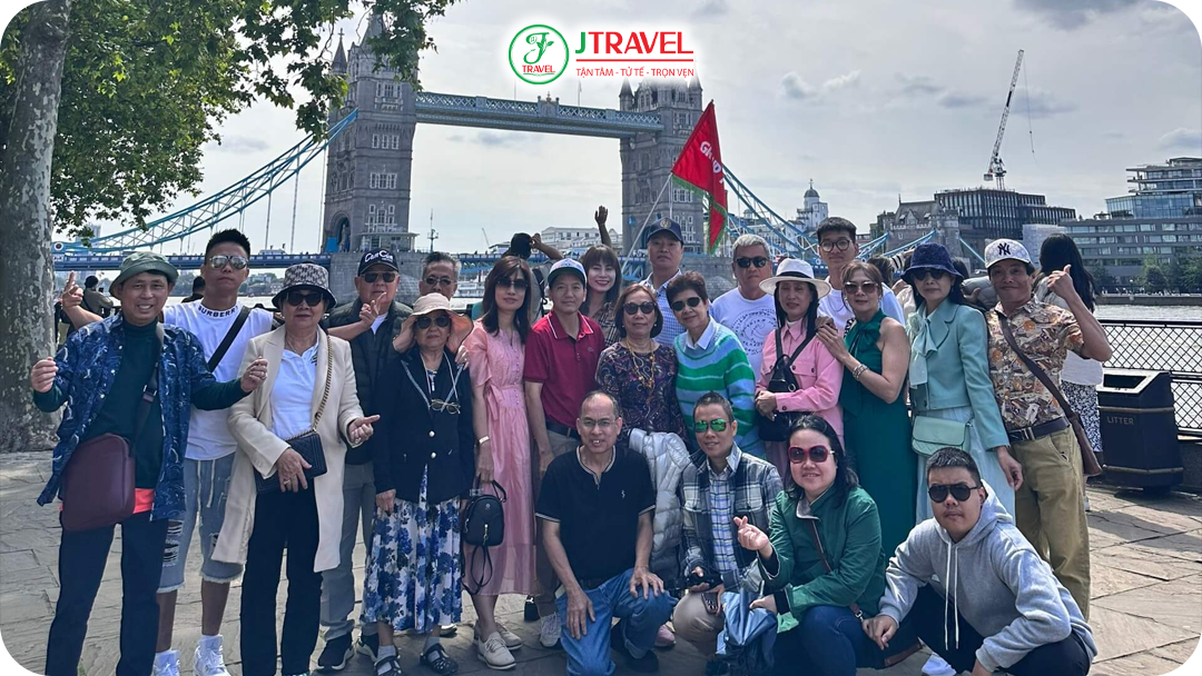Đoàn du khách JTRAVEL cùng với tour Anh Quốc - Scotland
