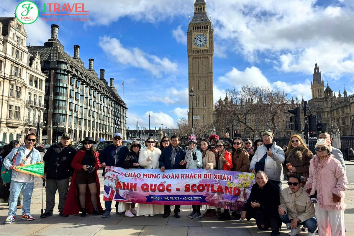 Đoàn khách J Travel du xuân Anh Quốc bên tháp đồng hồ Big Ben, London
