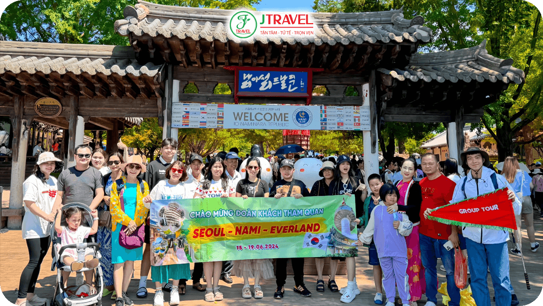 Du khách J Travel tham quan đảo Nami