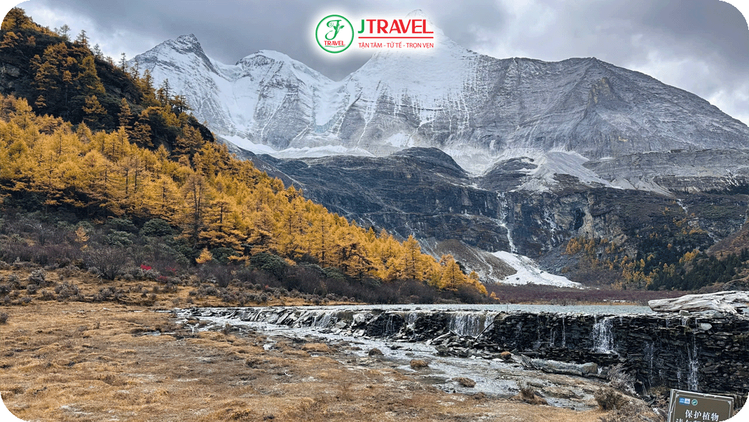 Mùa thu Á Đinh thường rơi vào khoảng từ cuối tháng 9 đến giữa tháng 10