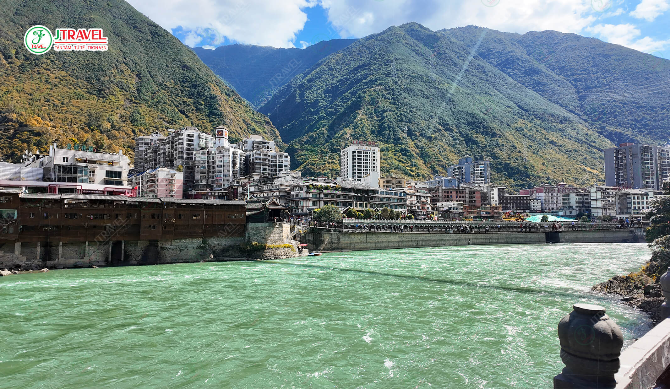 Cầu Lô Định dấu ấn lịch sử hơn 300 năm của Tứ Xuyên (ảnh: J Travel)