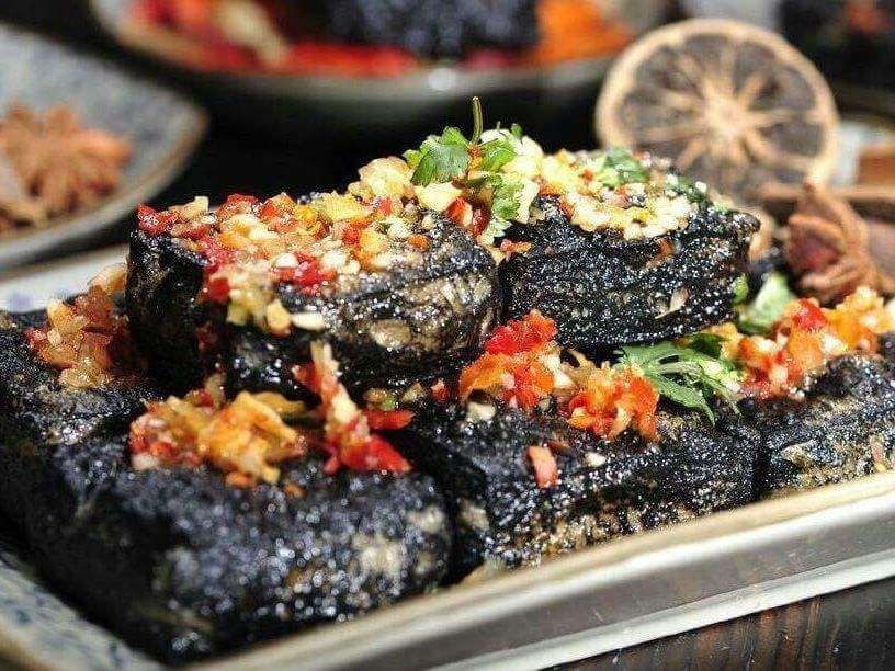臭豆腐 – Chòu dòu fu (Đậu phụ thối chiên giòn) (ảnh internet)