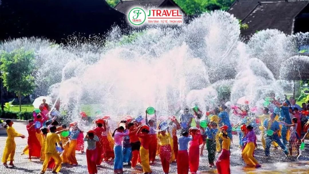 Lễ hội Songkran diễn ra trong 3 ngày
