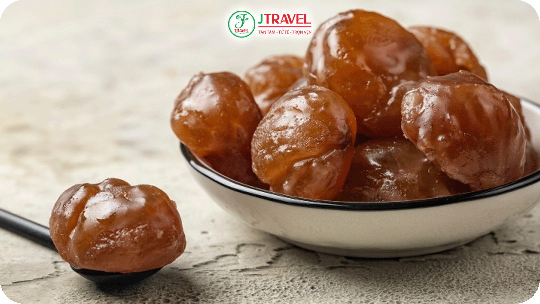 Hạt dẻ được rim cùng đường thành món kẹo ngọt ngào, dẻo mềm