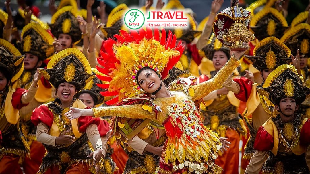 Điệu nhảy Sinulog với bước tiến – lùi đặc trưng