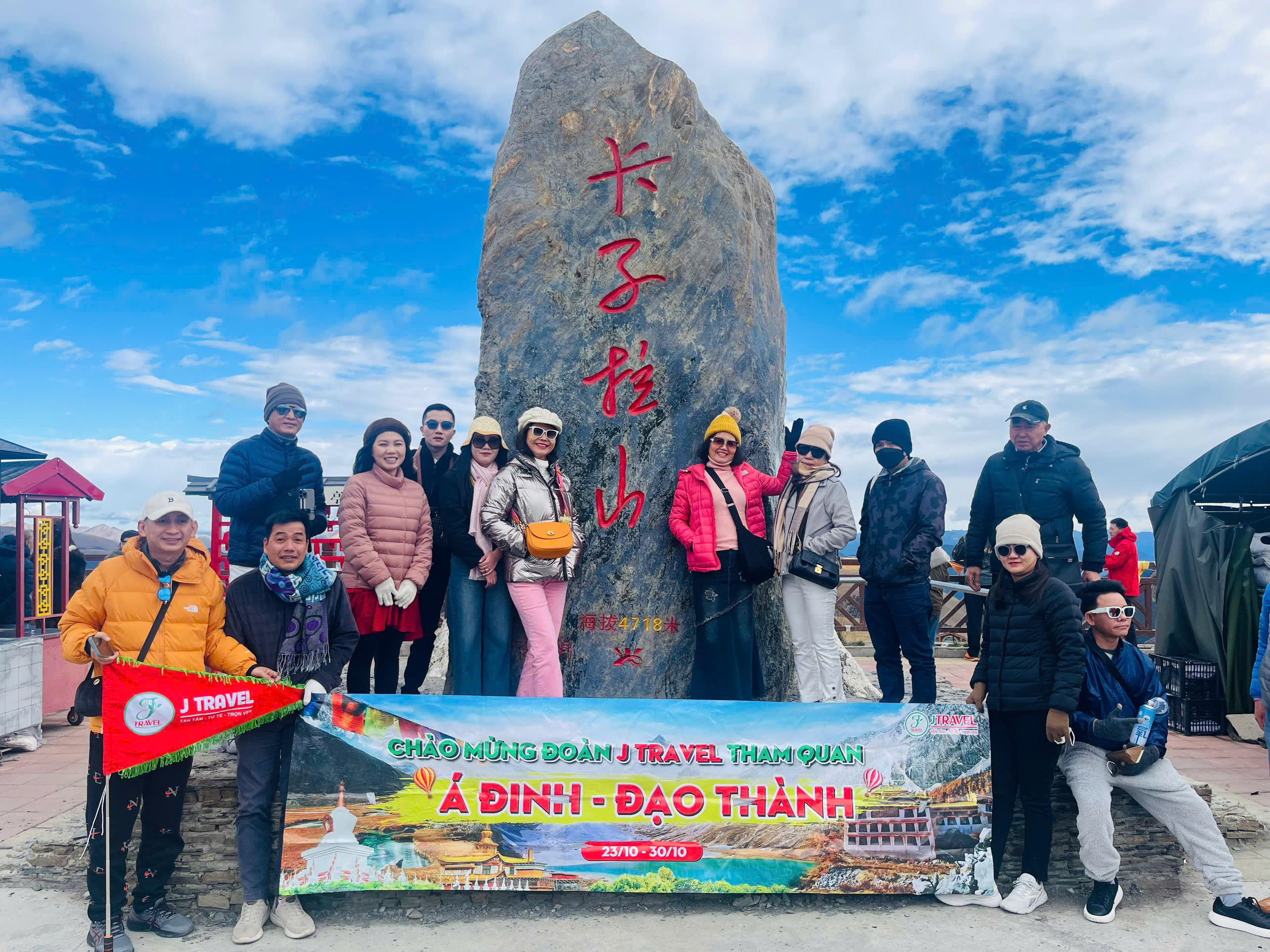 Chinh Phục Đỉnh Núi Á Đinh 