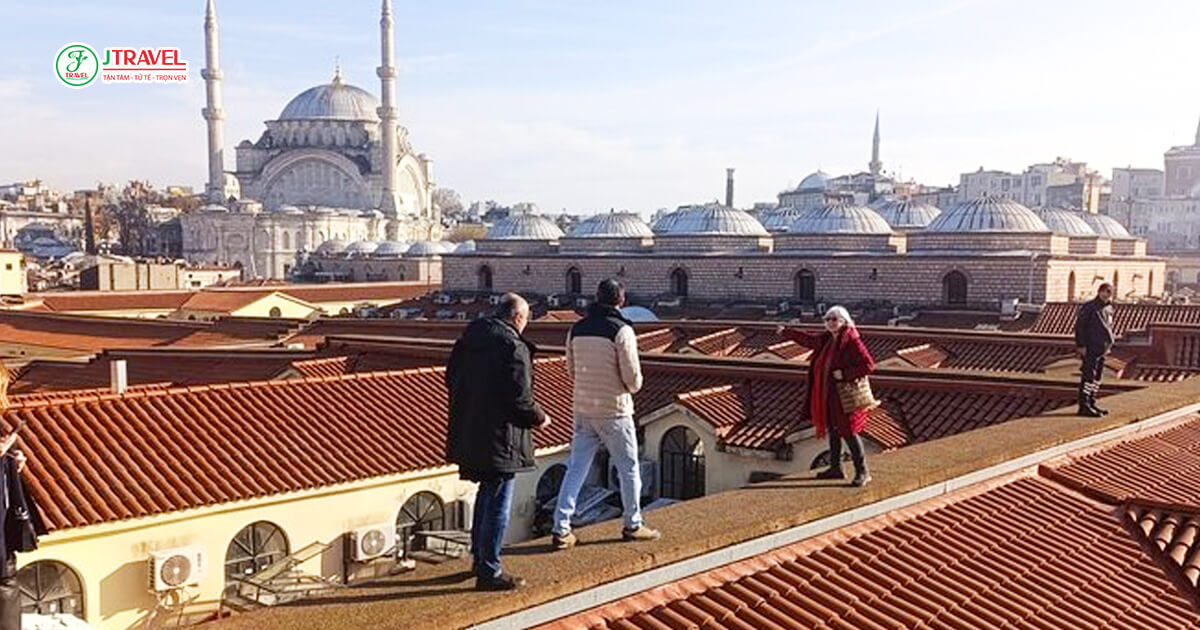 Tour Tham Quan Trên Mái Chợ Cổ – Trải Nghiệm Hiếm Có Tại Grand Bazaar 