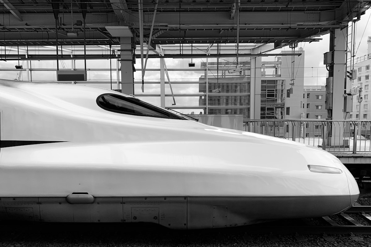 Mũi tàu Shinkansen thiết kế khí động học thuôn dài