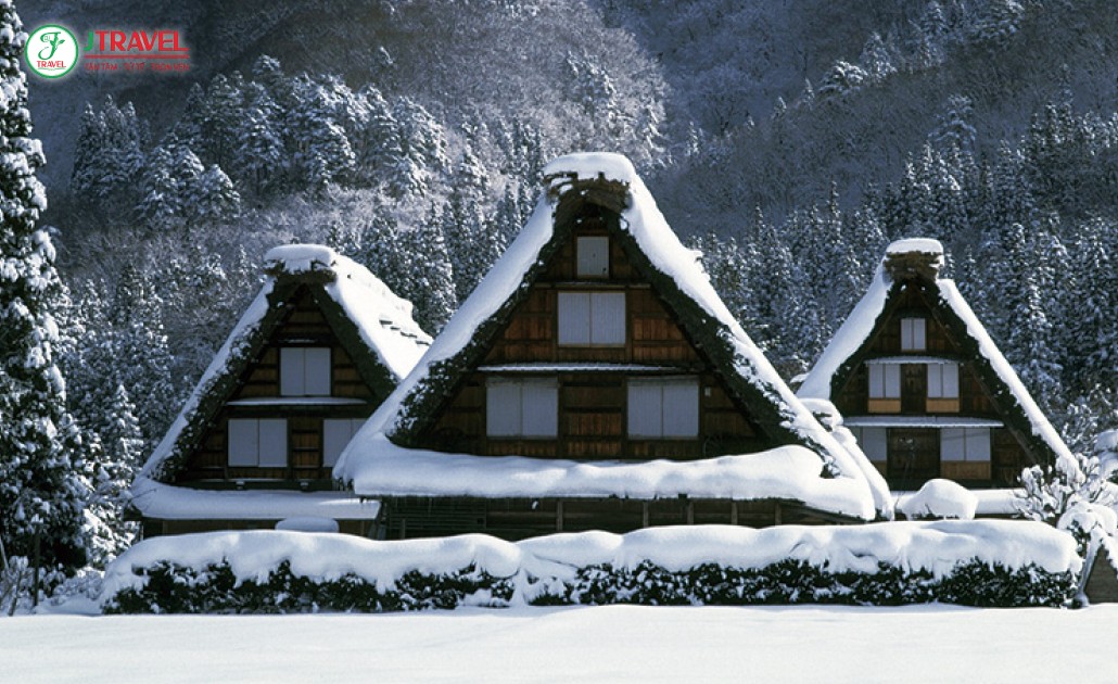 Ngôi nhà cổ Gassho-zukuri ở Shirakawago mùa đông