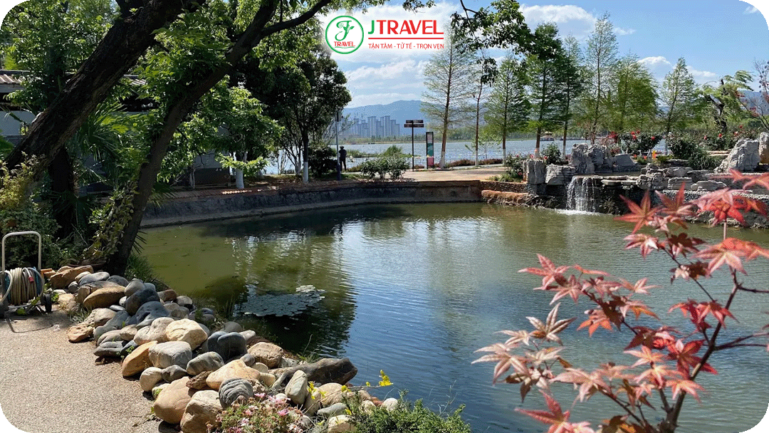 Dạo công viên Daguan - Khuôn viên phía trước Đại Quan Lầu