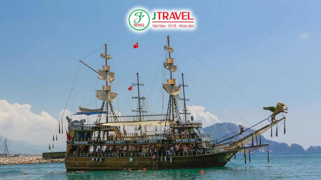 Du thuyền Pirate Boat Tour ngắm cảnh thiên nhiên nổi bật vùng Fethiye