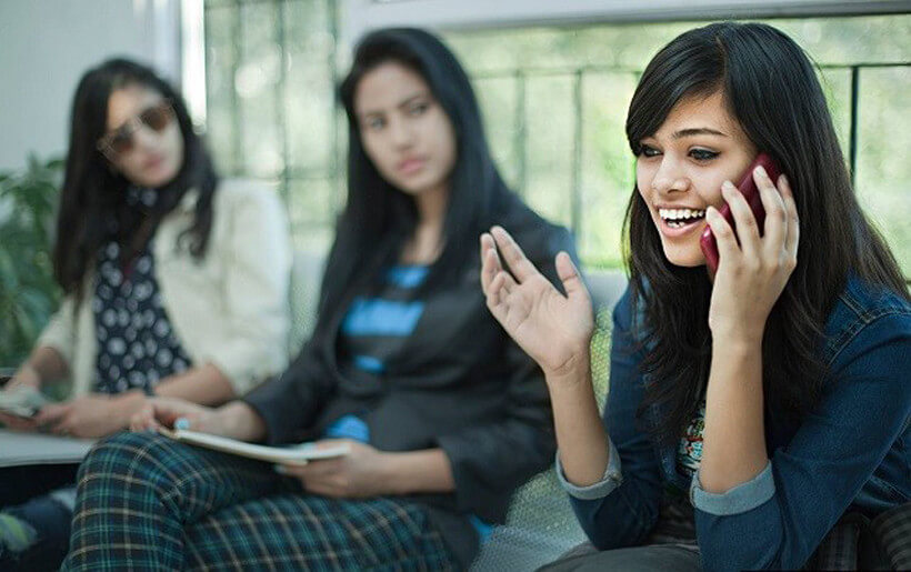 Không Nói Chuyện Ồn Ào Nơi Công Cộng (ảnh internet)