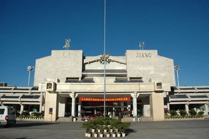 Sân bay phục vụ Lệ Giang là sân bay Tam Nghĩa Lệ Giang.