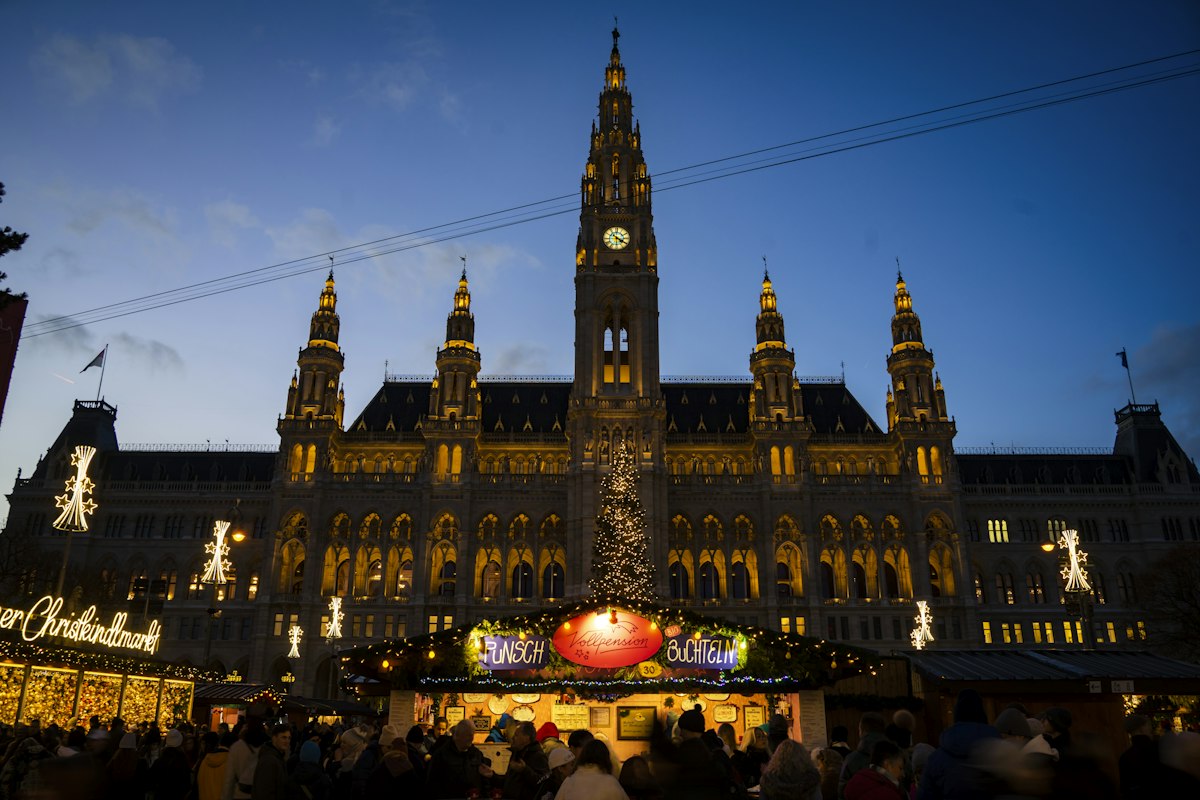 Chợ Giáng sinh trước Tòa thị chính Vienna