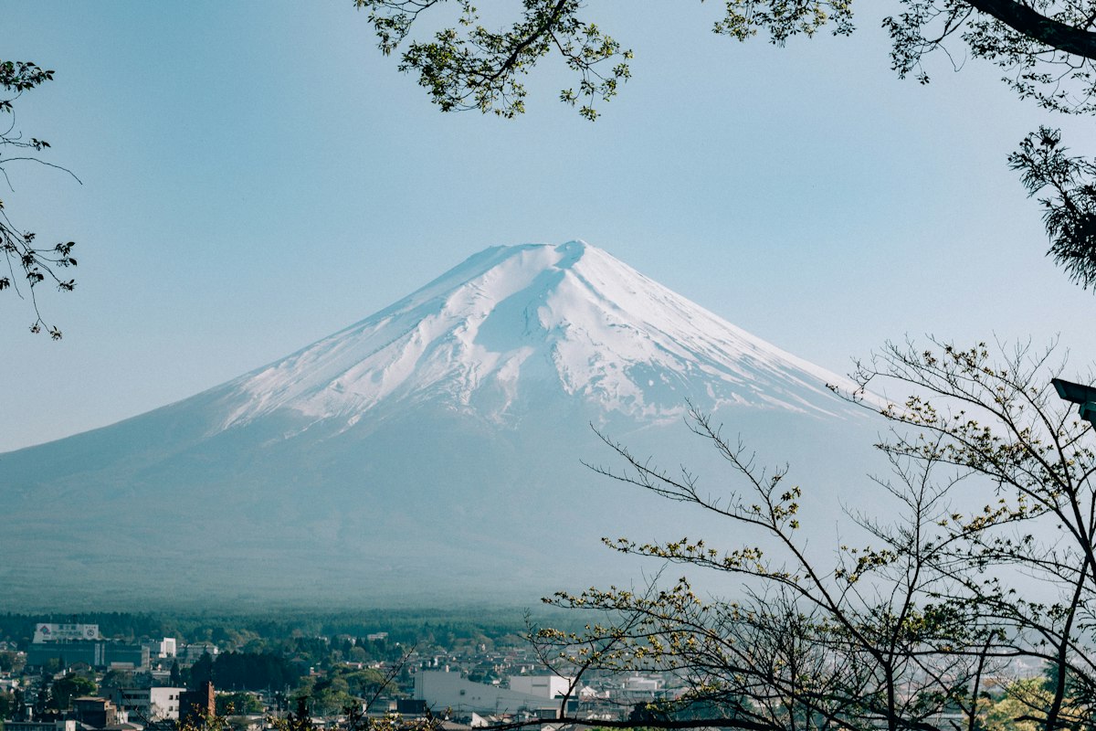 Núi Phú Sĩ nhìn từ thị trấn Fujinomiya