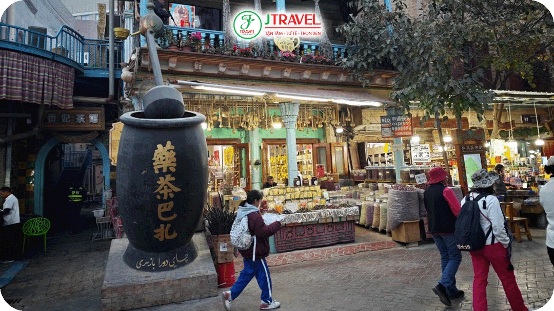 Một góc sinh hoạt buôn bán của người dân bên trong Kashgar