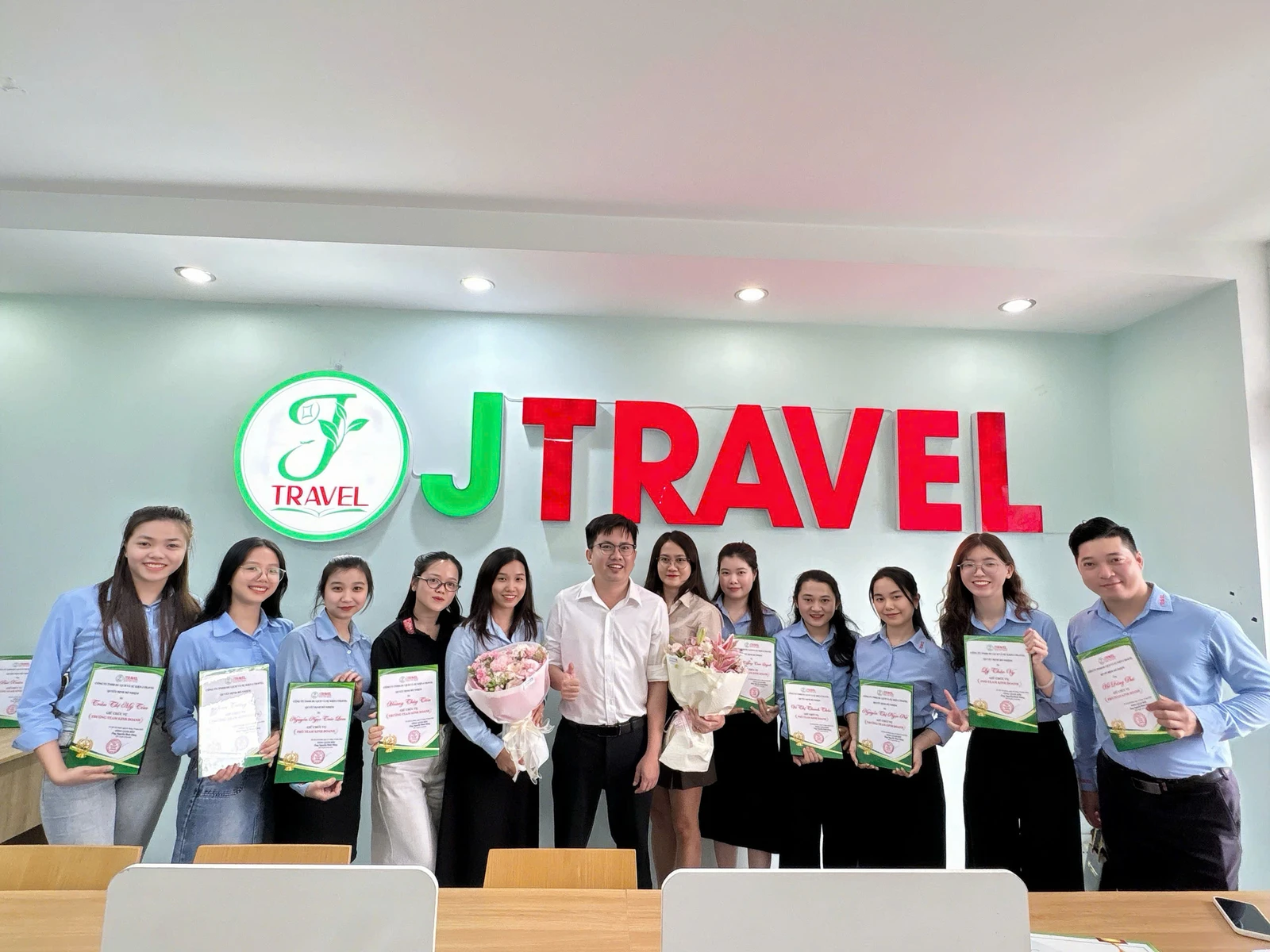 J Travel bổ nhiệm nhân sự cương vị mới Tập thể nhân sự được bổ nhiệm cương vị mới tại J Travel