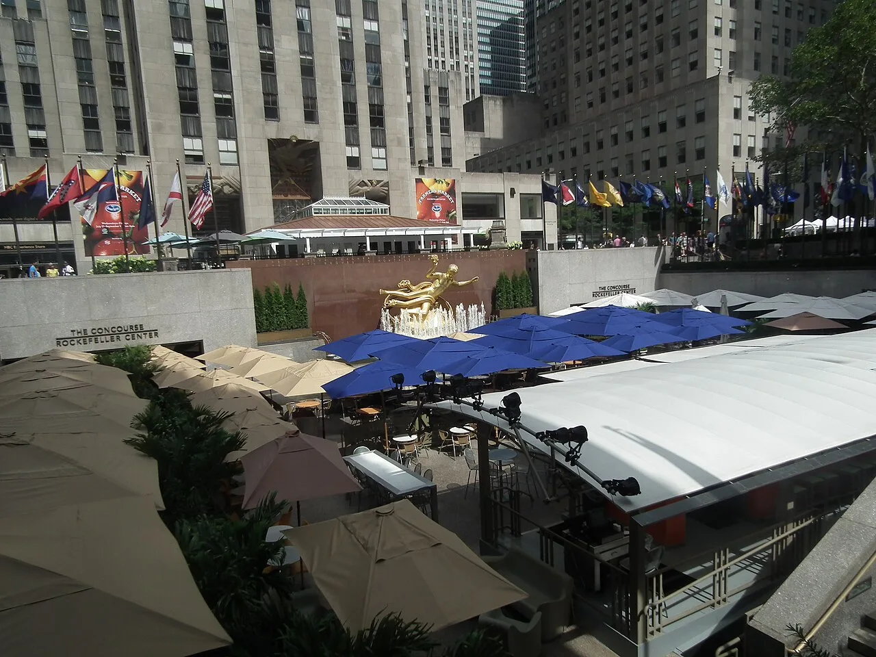 Sân trượt băng Rockefeller Center mùa Giáng sinh ở New York