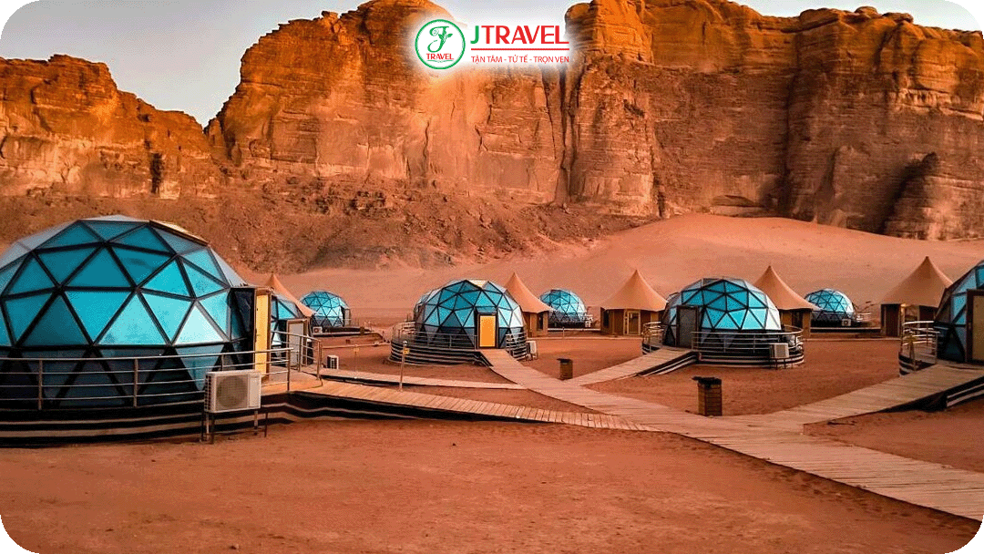 Lều kính (bubble tent) giữa sa mạc Wadi Rum