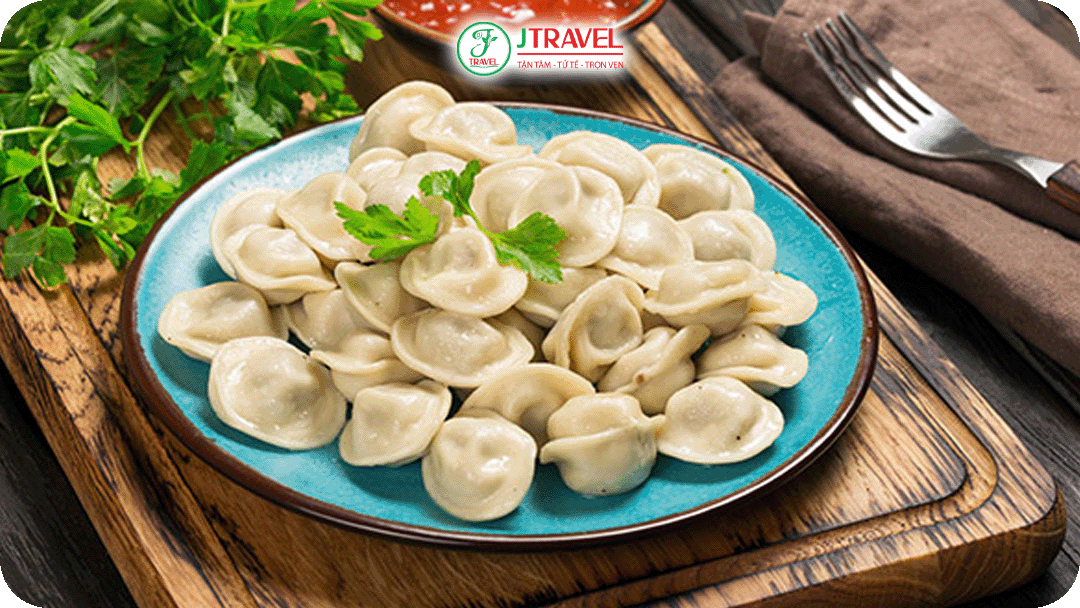 Pelmeni - Loại bánh bao mini của vùng Siberia này được yêu thích nhờ nhân thịt đậm vị