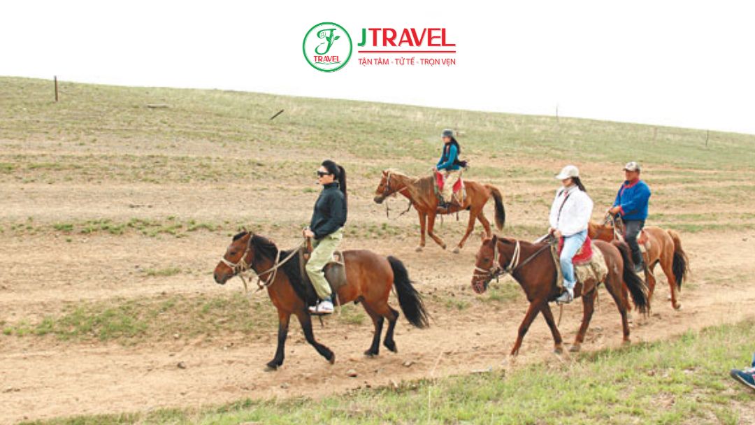 Cưỡi ngựa trên thảo nguyên