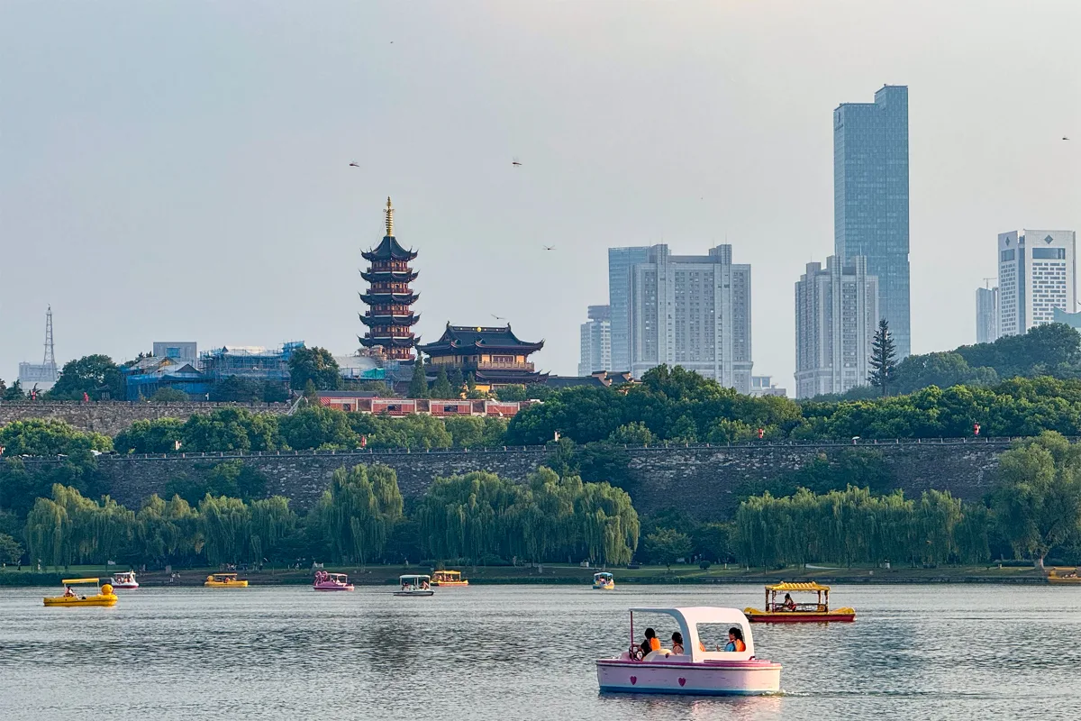 Hồ Huyền Vũ và chùa Kê Minh, Nam Kinh