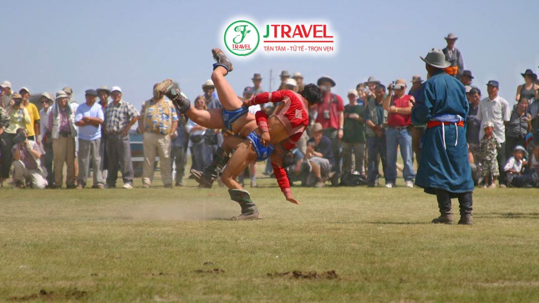Thi đấu vật trong lễ hội Naadam