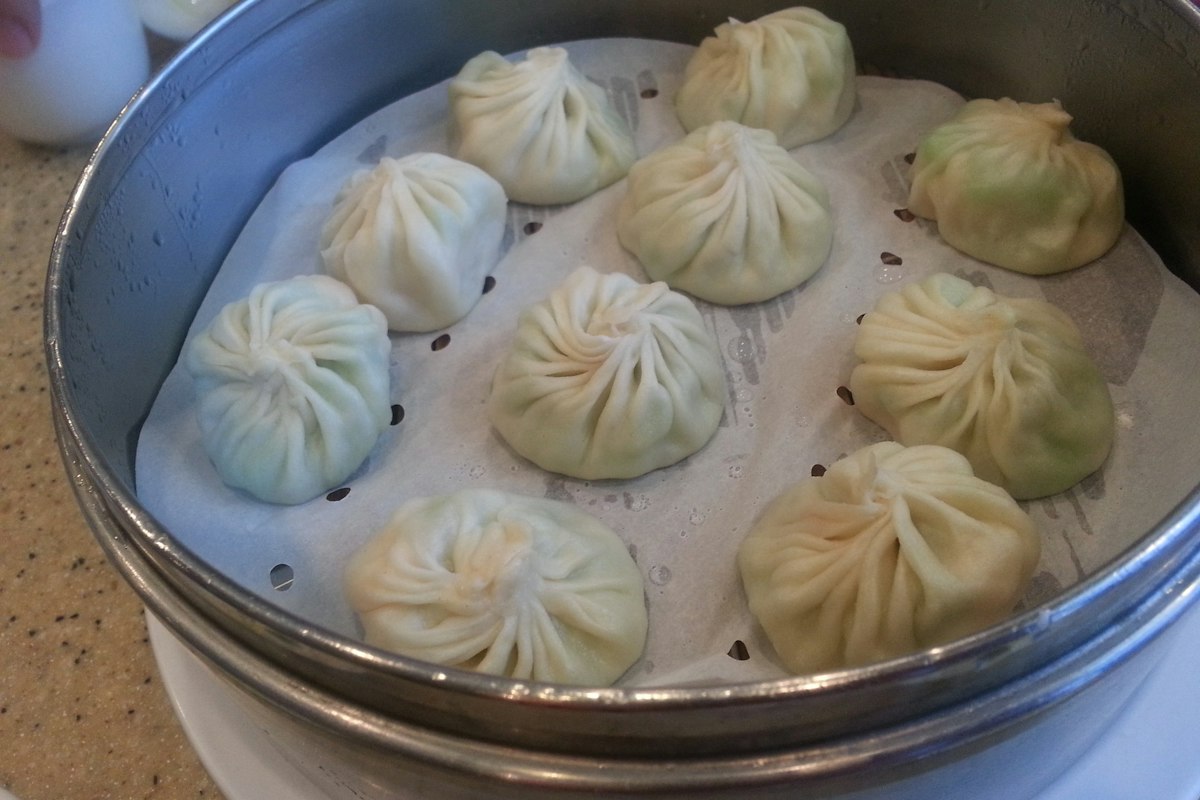 Tiểu long bao trong xửng hấp