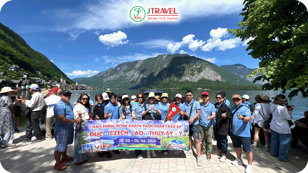 Du lịch Áo lại nổi bật với Hallstatt, ngôi làng nằm bên hồ nước tĩnh lặng