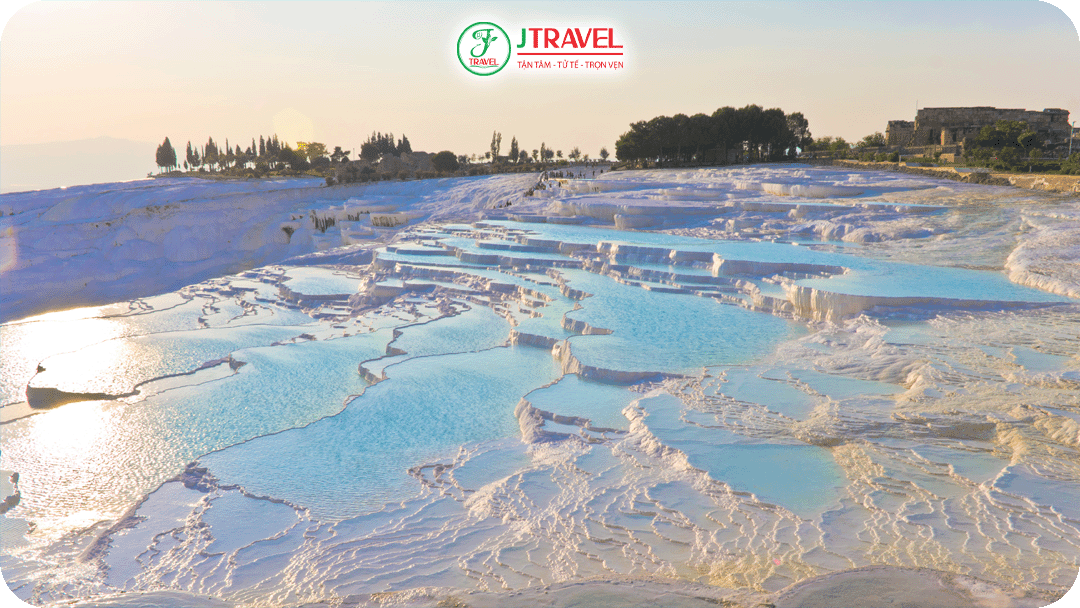 Lâu đài bông trắng muốt Pamukkale