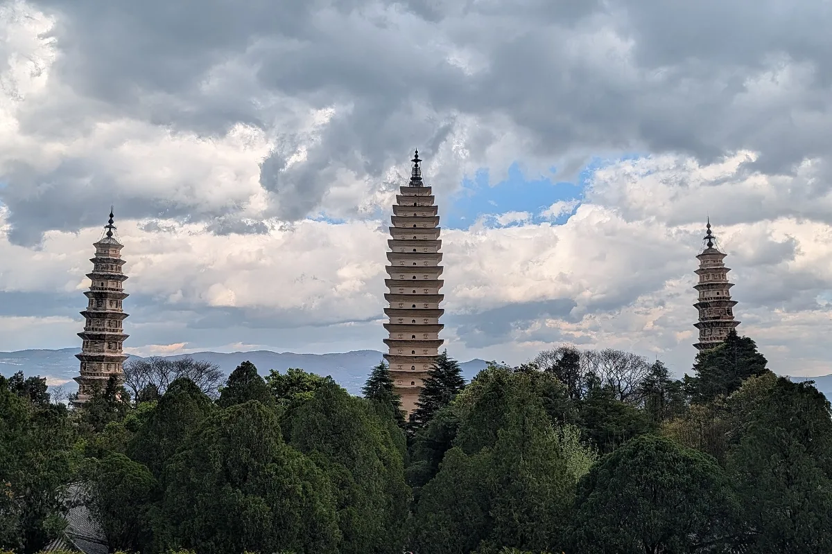 Tam Tháp chùa Sùng Thánh, Đại Lý