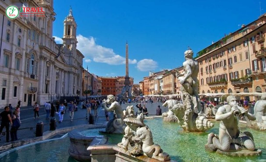 Quảng trường Navona sôi động với nghệ sĩ đường phố