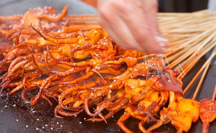 铁板鱿鱼 – Tiě bǎn yóu yú (Mực nướng Teppanyaki) (ảnh internet)