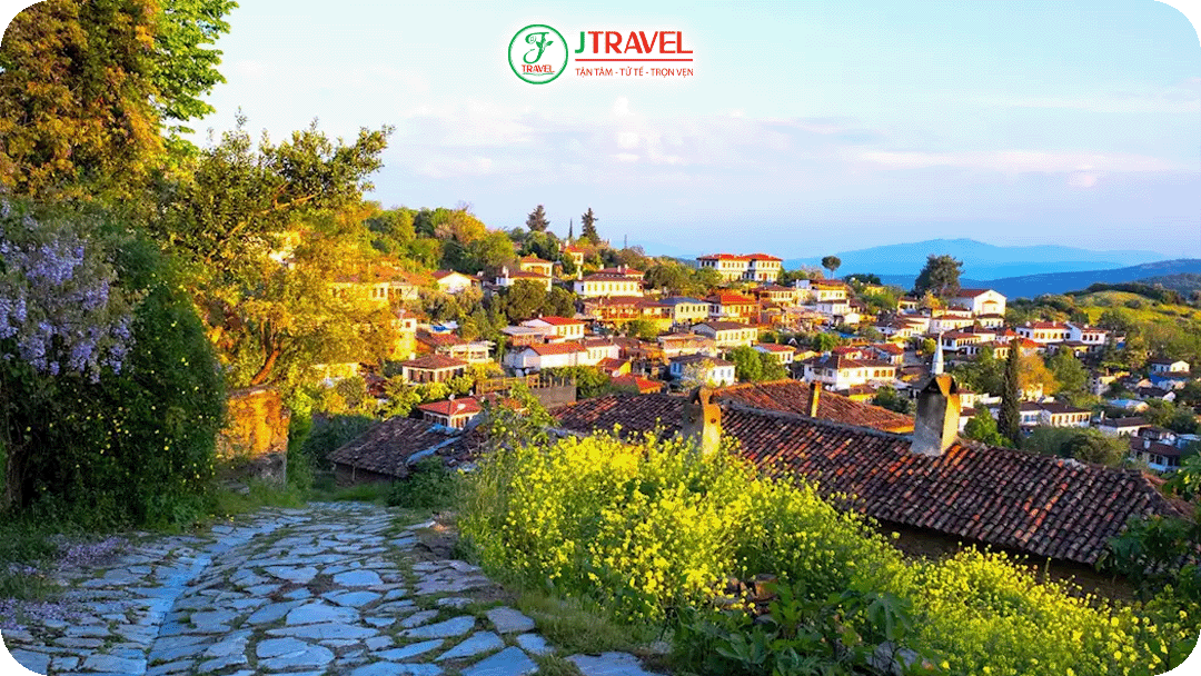 Mùa xuân và mùa thu là khoảng thời gian mát mẻ để tham quan Sirince