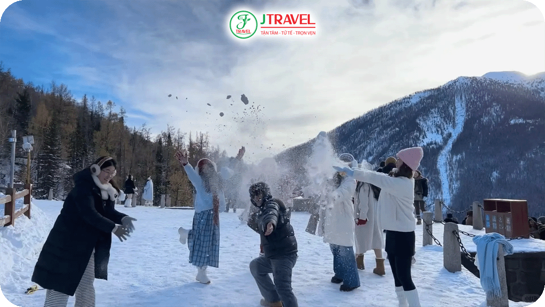 Khi đi Tân Cương mùa đông outfit nên theo cấu trúc layer rõ ràng