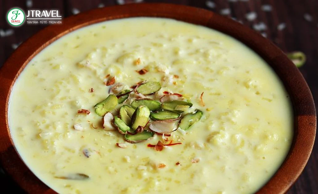 Chè sữa Kheer nấu từ gạo và hạnh nhân
