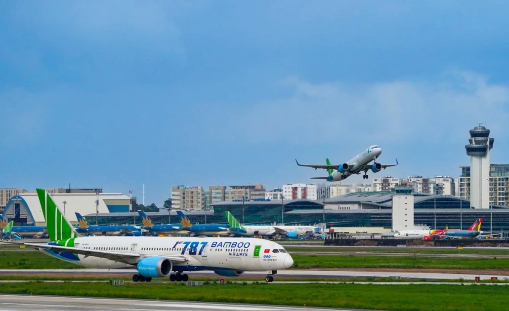 Toàn cảnh sân bay Tân Sơn Nhất TP.HCM – điểm xuất phát đi Vatican