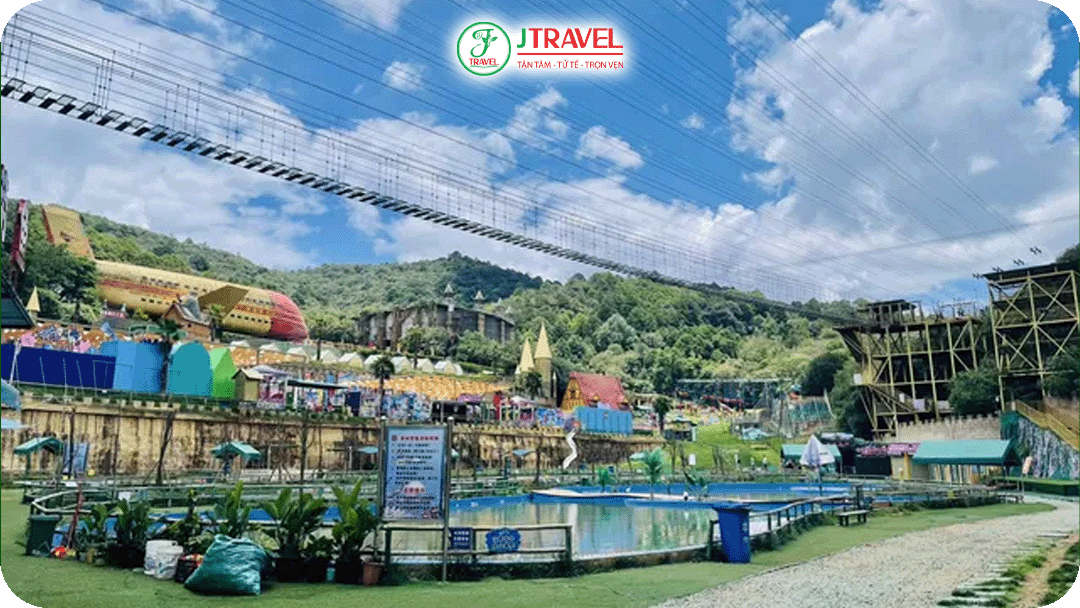 Từ tháng 12 đến tháng 3, khi Côn Minh vào mùa se lạnh là thời điểm lý tưởng để tham quan Vương Quốc Tí Hon