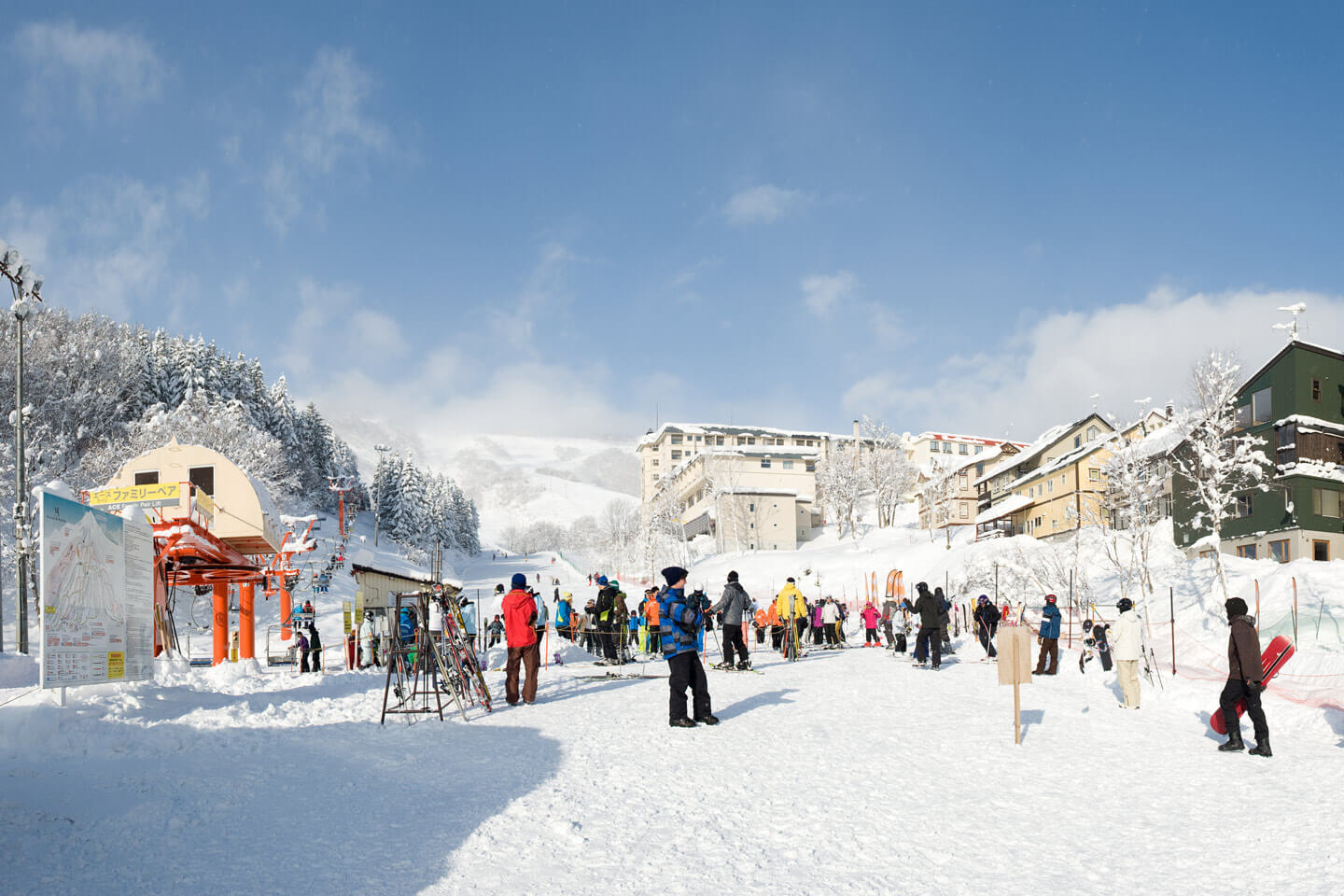 Niseko là khu trượt tuyết thu hút khách du lịch quốc tế ghé đến tham quan và trải nghiệm mỗi năm