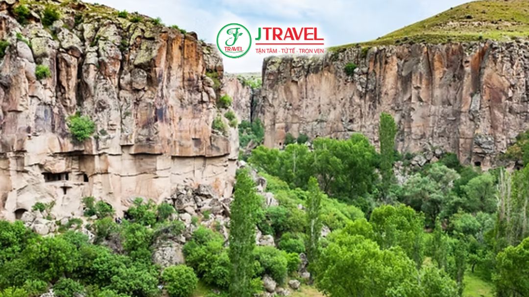 Thung lũng ihlara xanh mát giữa cappadocia khô cằn